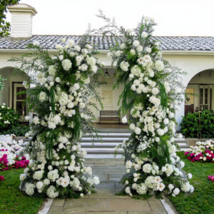 High Quality Wholesale Wedding Decorations Colorful Green Horn Arch Lush Hanging Rice Silk Rose Floral Runner Floral Weddings