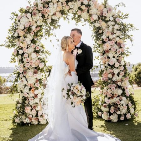 Reliable wedding arch supplier guide: heavy-duty metal arbors vs inflatable event backdrops for outdoor wedding decor and event rental businesses